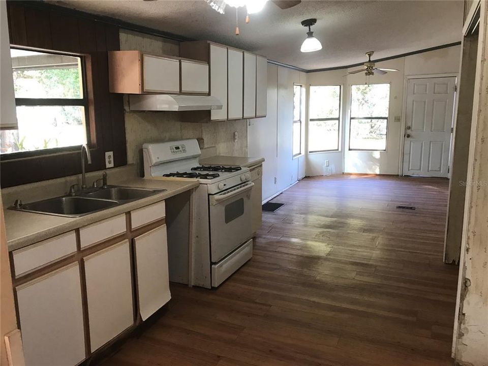 For Sale: $100,000 (5 beds, 3 baths, 2126 Square Feet)