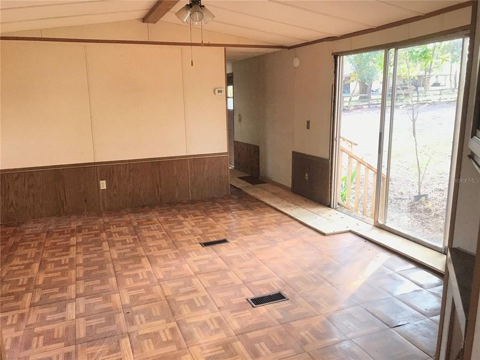 For Sale: $100,000 (5 beds, 3 baths, 2126 Square Feet)