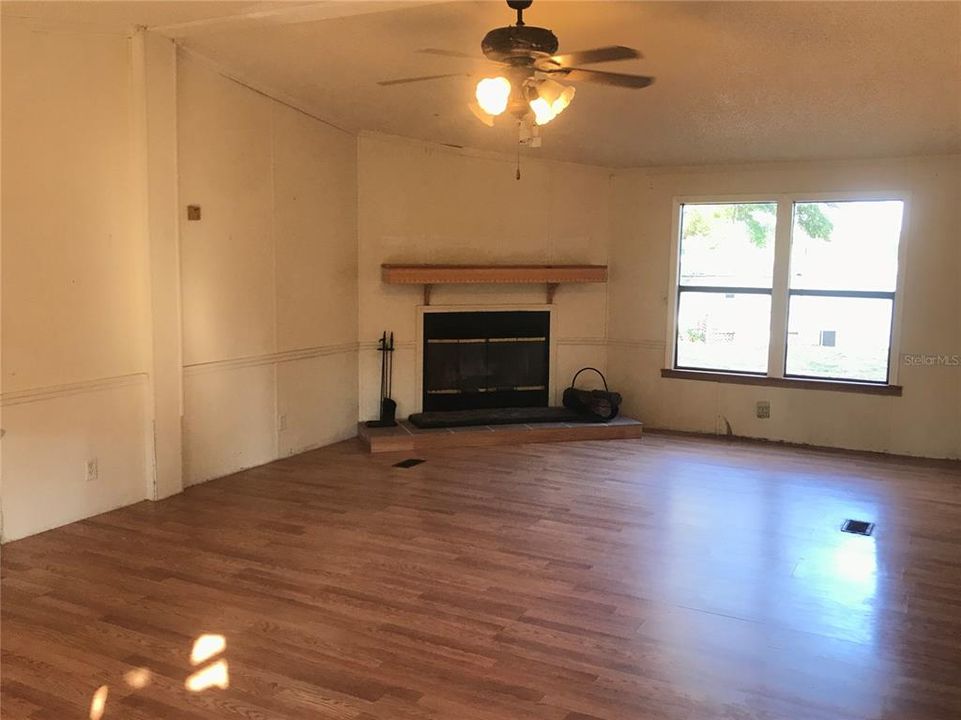 For Sale: $100,000 (5 beds, 3 baths, 2126 Square Feet)