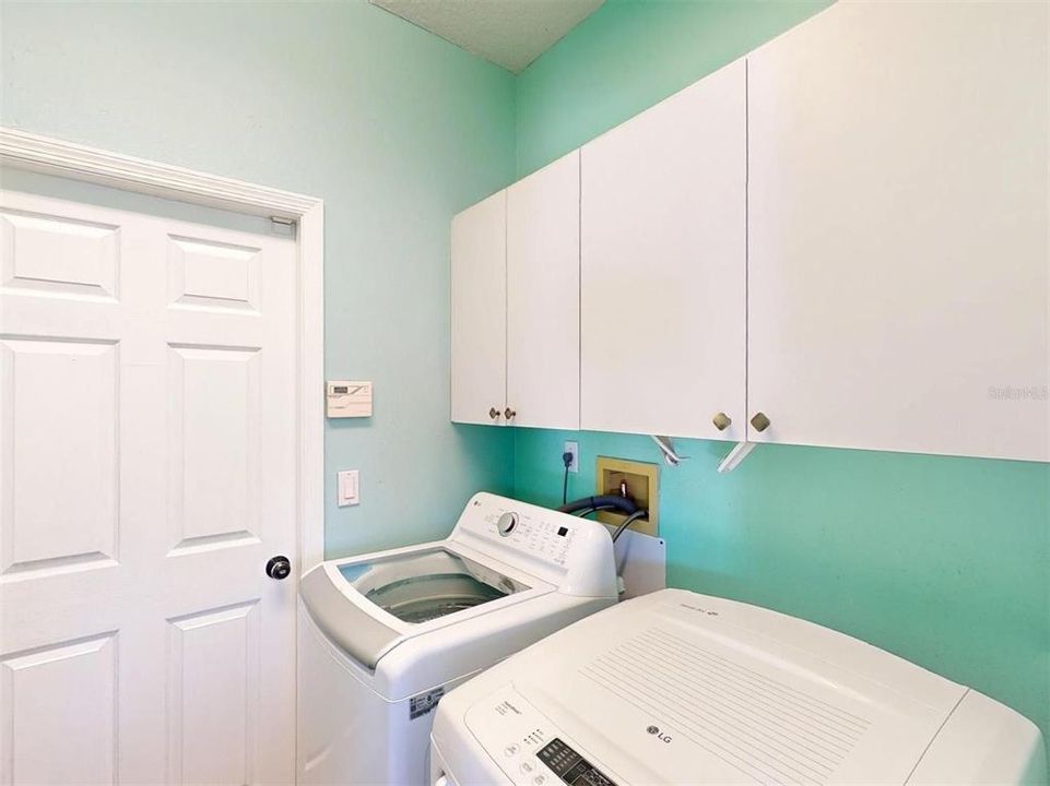 For Sale: $550,000 (3 beds, 2 baths, 2120 Square Feet)