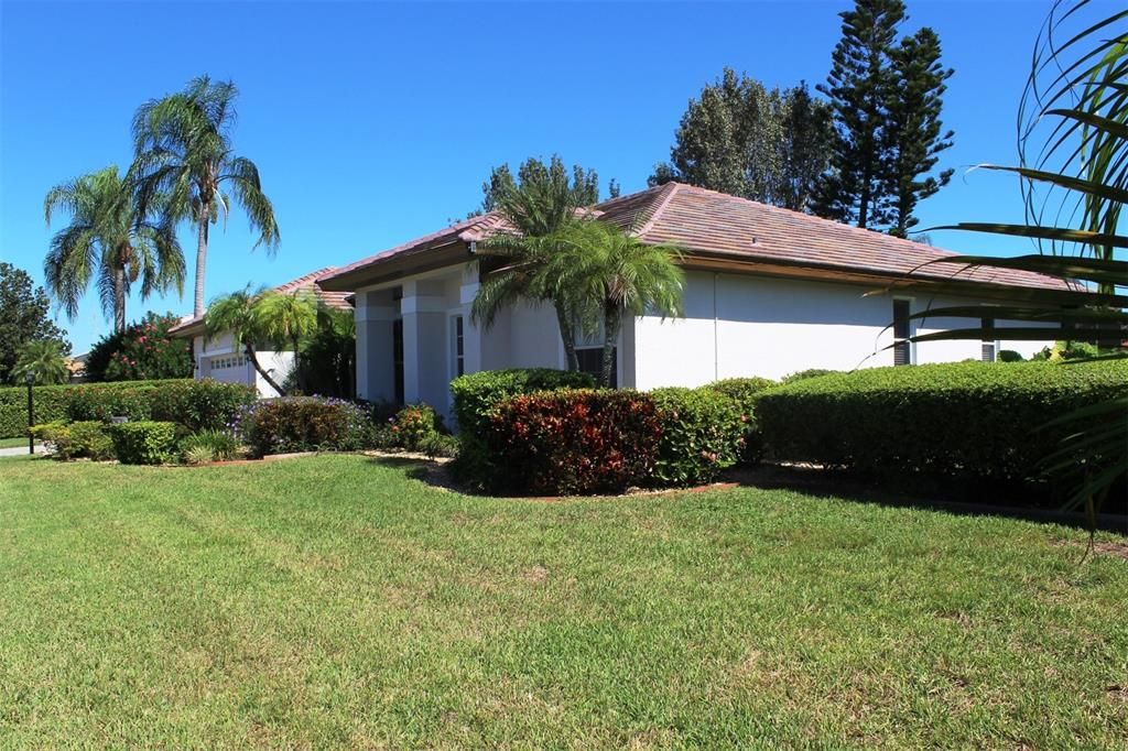 For Sale: $550,000 (3 beds, 2 baths, 2120 Square Feet)