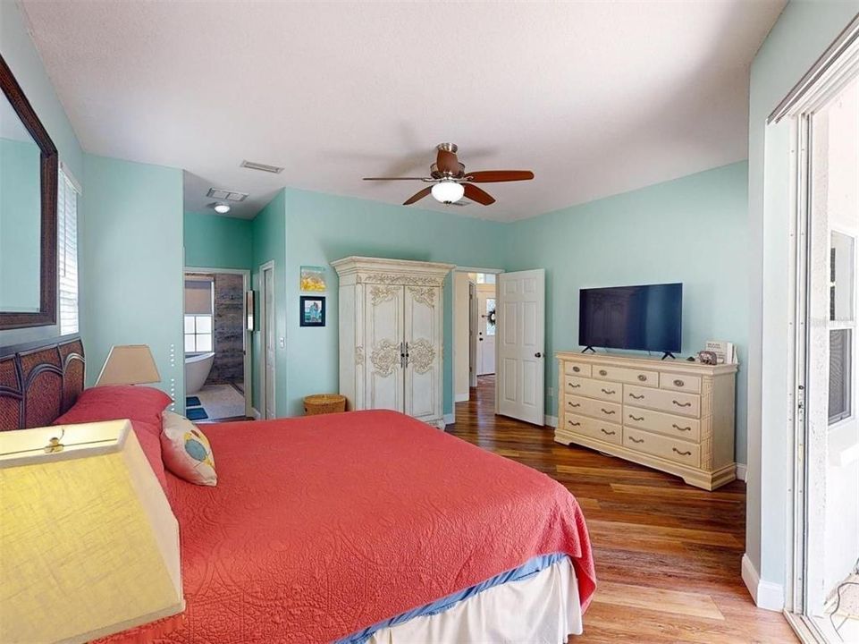 For Sale: $550,000 (3 beds, 2 baths, 2120 Square Feet)