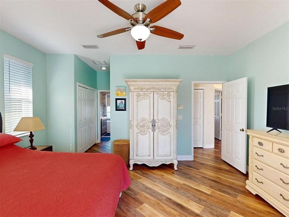 For Sale: $550,000 (3 beds, 2 baths, 2120 Square Feet)