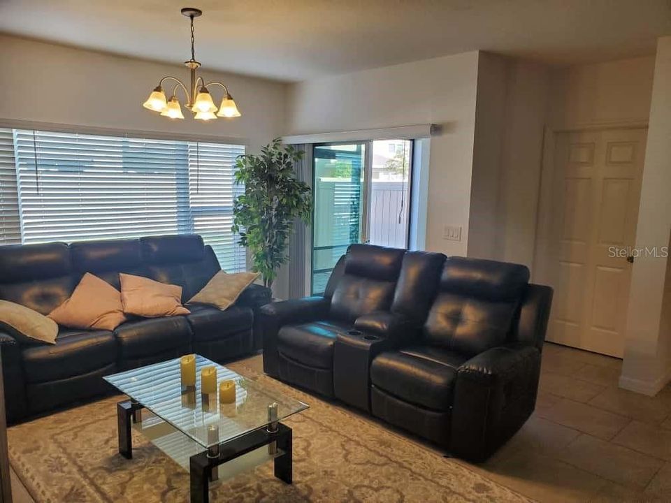 For Rent: $2,600 (4 beds, 2 baths, 1876 Square Feet)