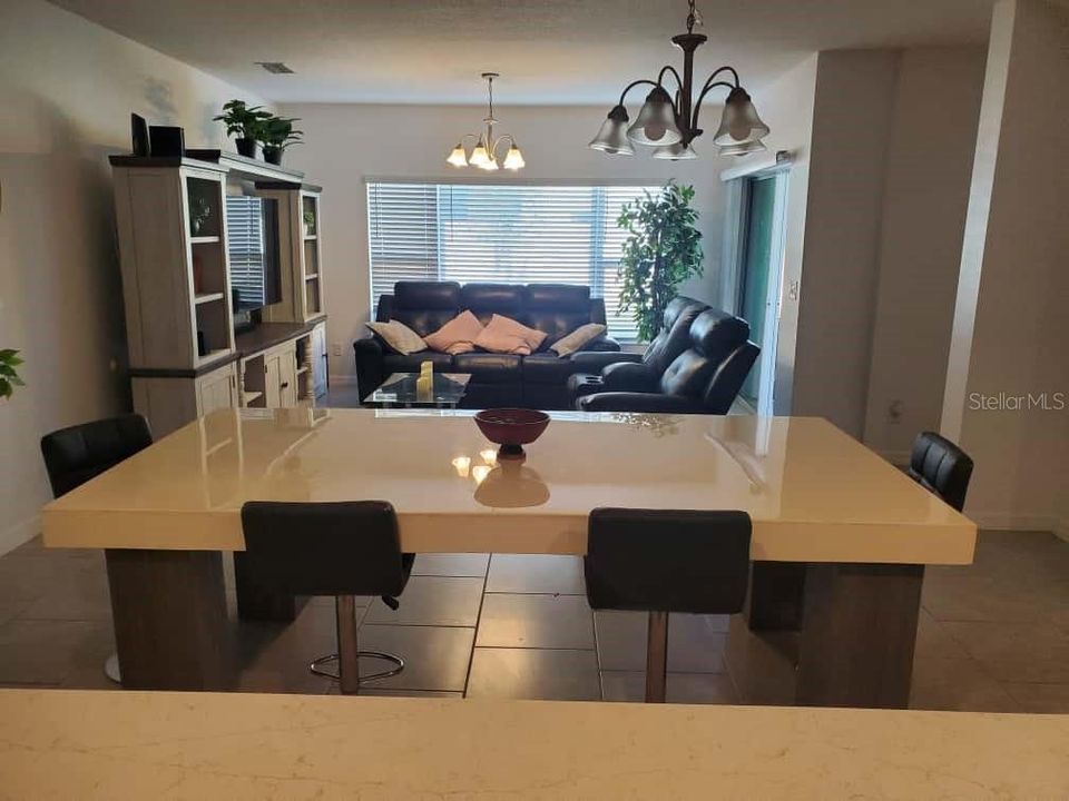 For Rent: $2,600 (4 beds, 2 baths, 1876 Square Feet)