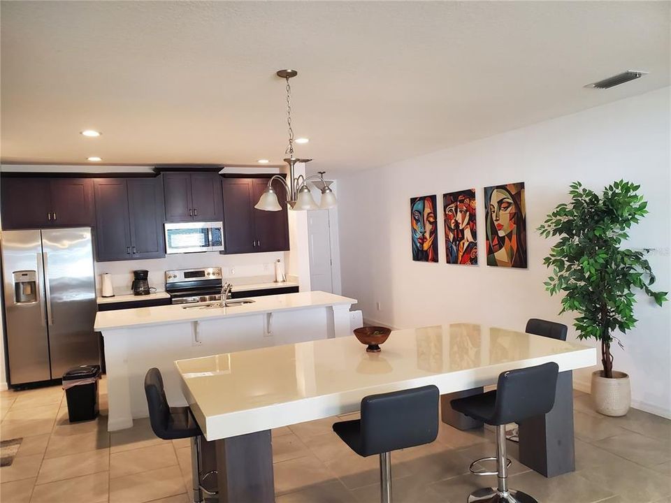 For Rent: $2,600 (4 beds, 2 baths, 1876 Square Feet)