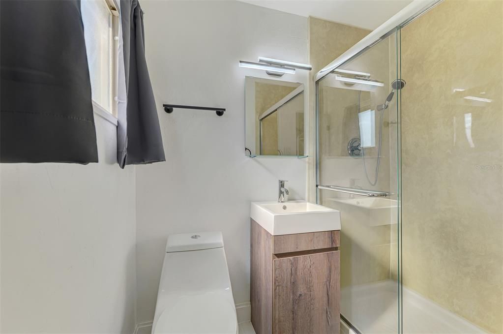 For Sale: $425,000 (3 beds, 2 baths, 1250 Square Feet)