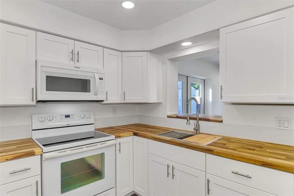 For Sale: $425,000 (3 beds, 2 baths, 1250 Square Feet)