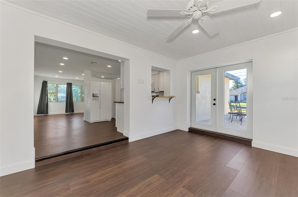 For Sale: $425,000 (3 beds, 2 baths, 1250 Square Feet)