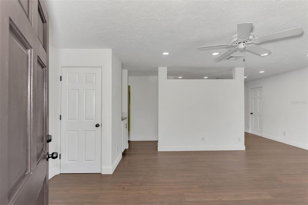 For Sale: $425,000 (3 beds, 2 baths, 1250 Square Feet)