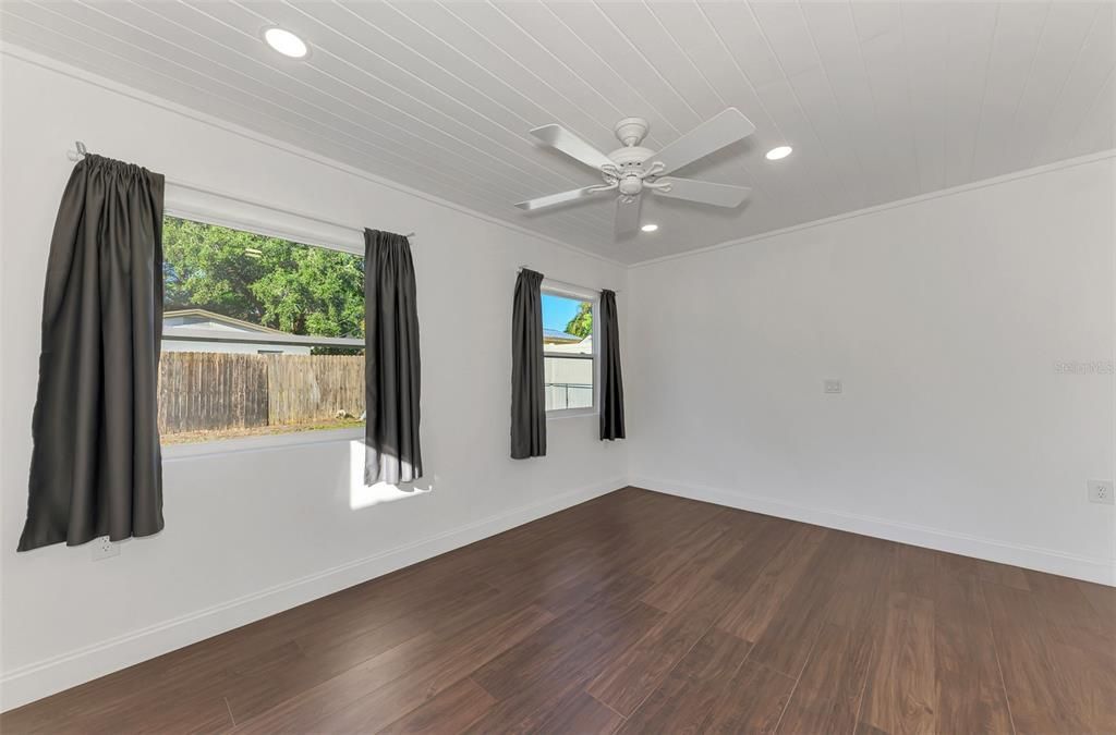 For Sale: $425,000 (3 beds, 2 baths, 1250 Square Feet)