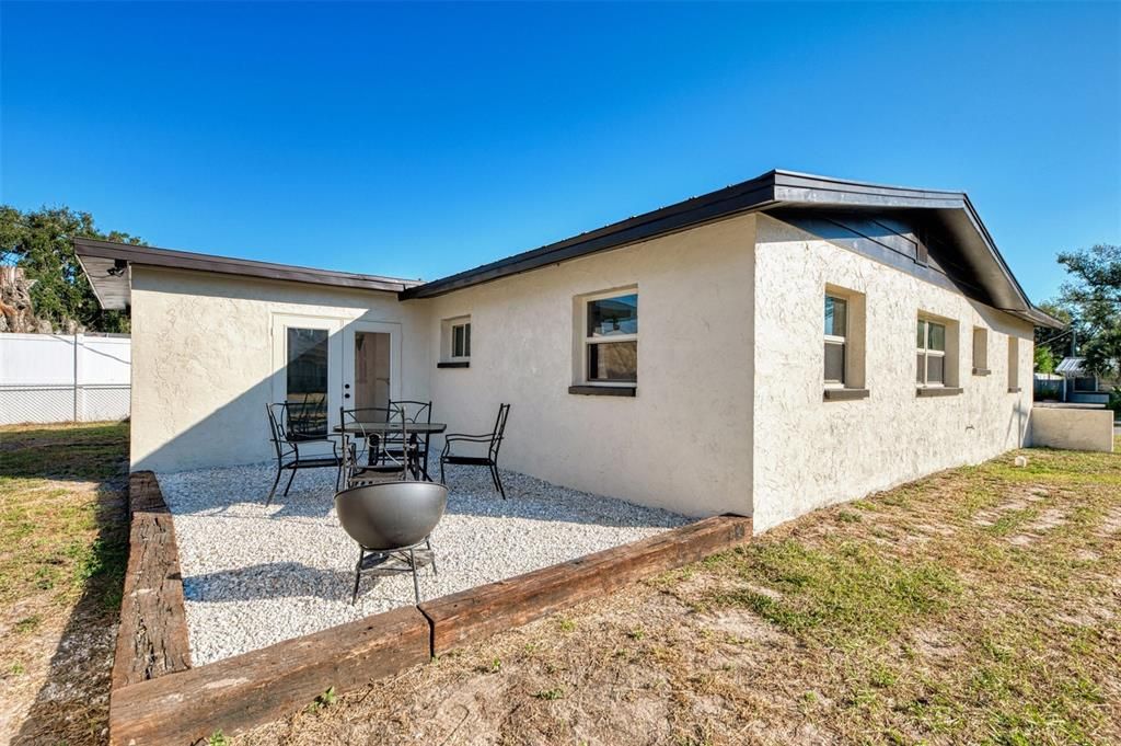 For Sale: $425,000 (3 beds, 2 baths, 1250 Square Feet)