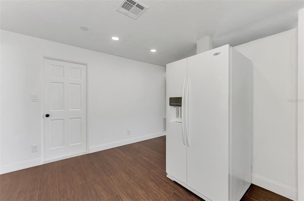 For Sale: $425,000 (3 beds, 2 baths, 1250 Square Feet)