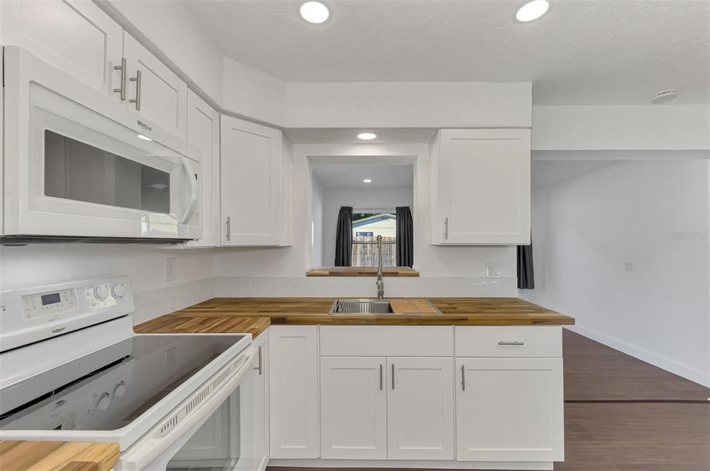 For Sale: $425,000 (3 beds, 2 baths, 1250 Square Feet)