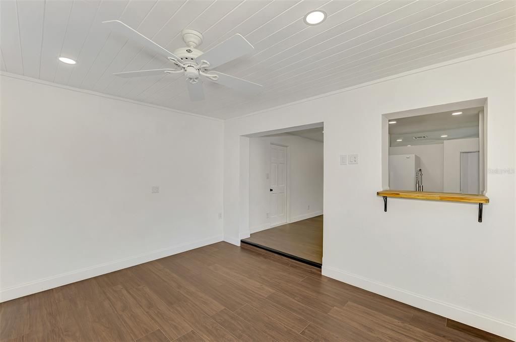 For Sale: $425,000 (3 beds, 2 baths, 1250 Square Feet)