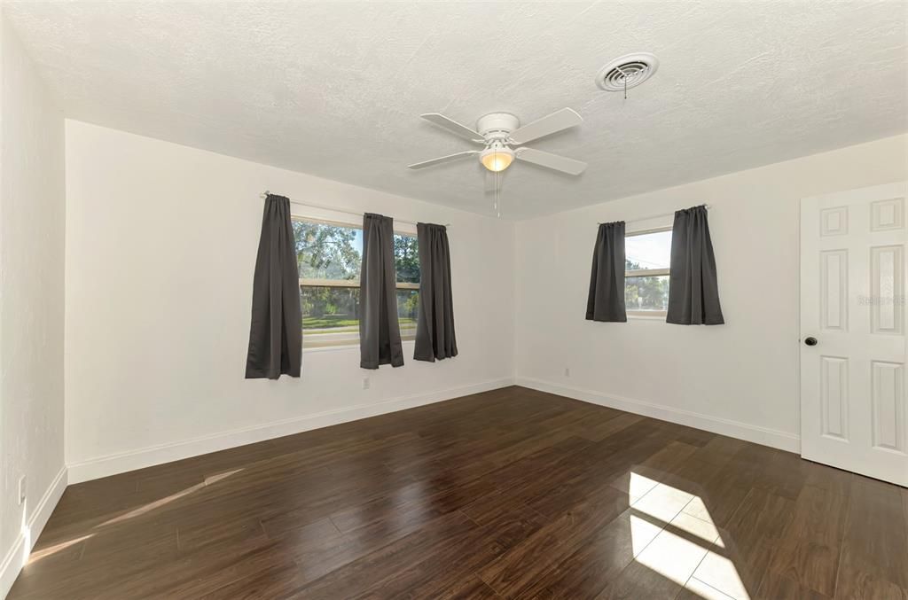 For Sale: $425,000 (3 beds, 2 baths, 1250 Square Feet)