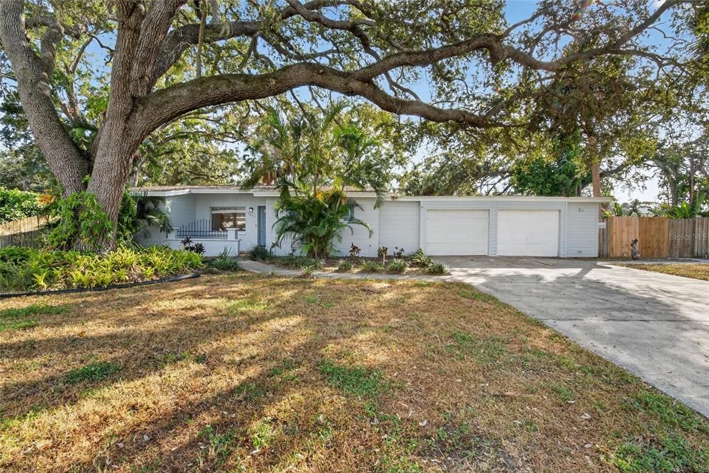 待售: $699,990 (3 贝兹, 2 浴室, 2142 平方英尺)