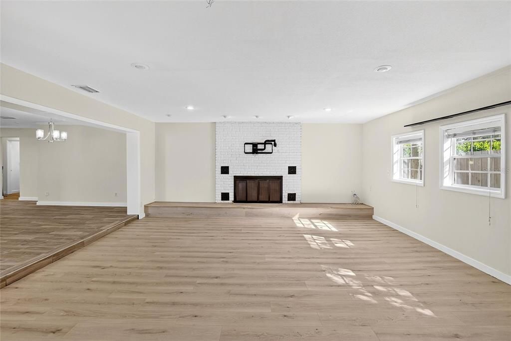 待售: $699,990 (3 贝兹, 2 浴室, 2142 平方英尺)