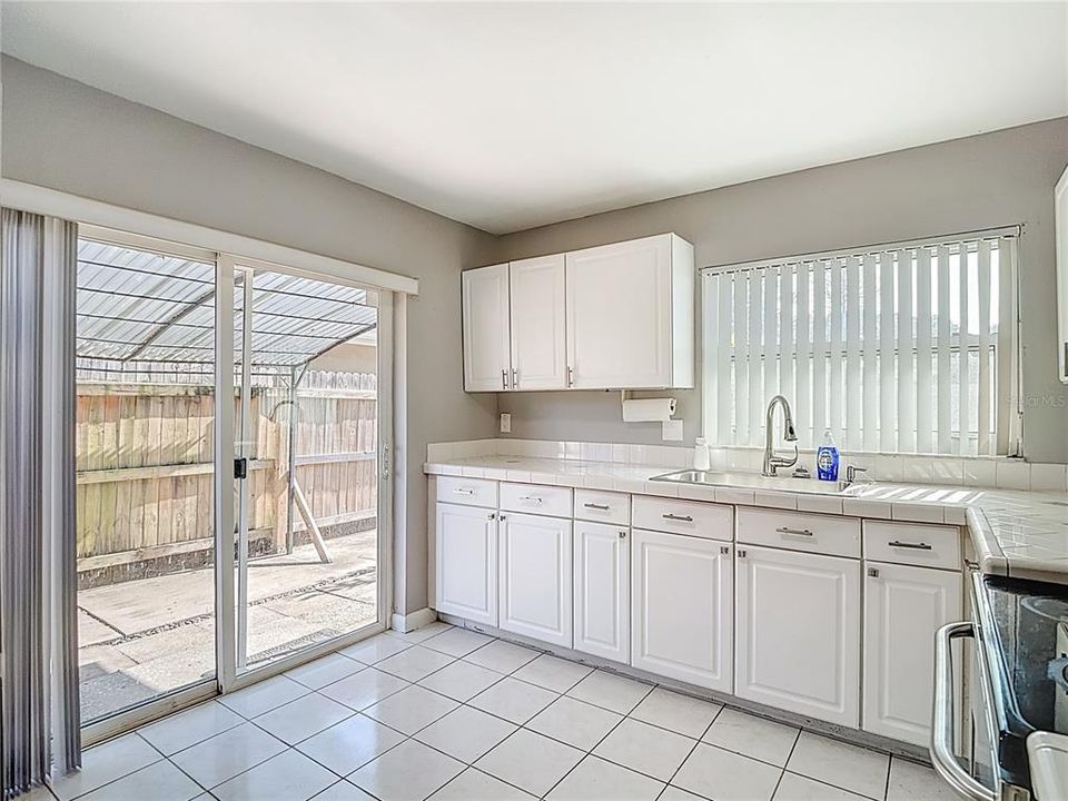 На продажу: $325,000 (3 спален, 2 ванн, 1161 Квадратных фут)