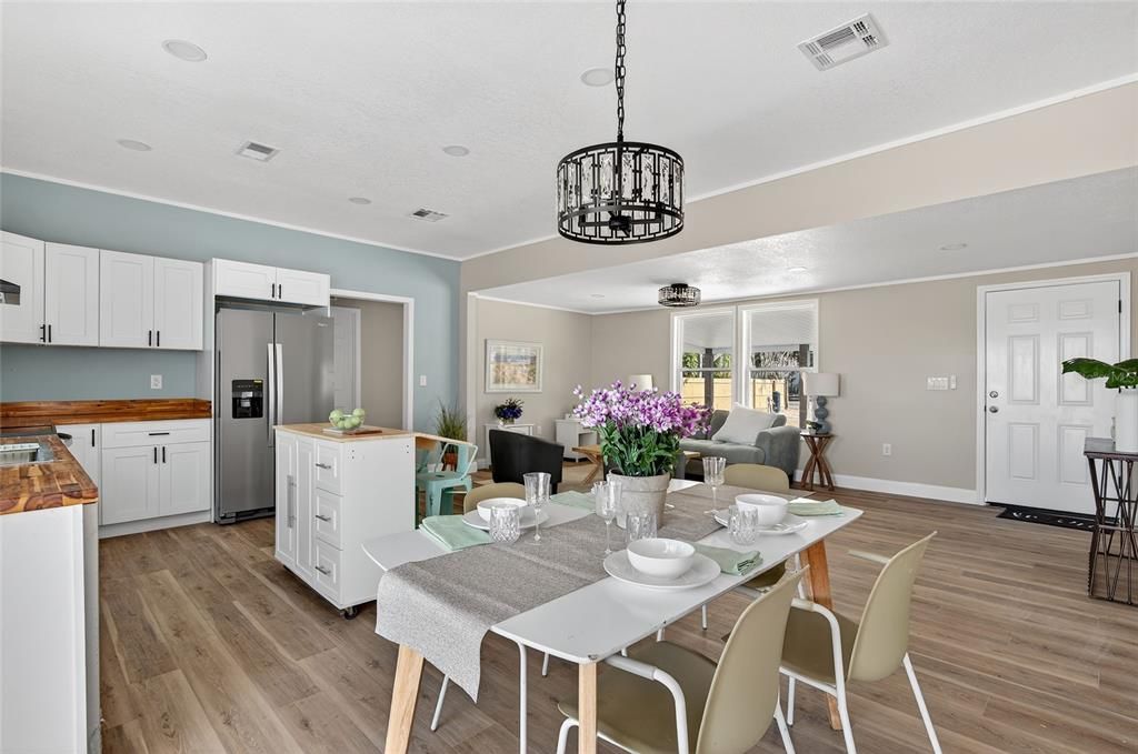 Activo con contrato: $348,888 (4 camas, 2 baños, 1584 Pies cuadrados)