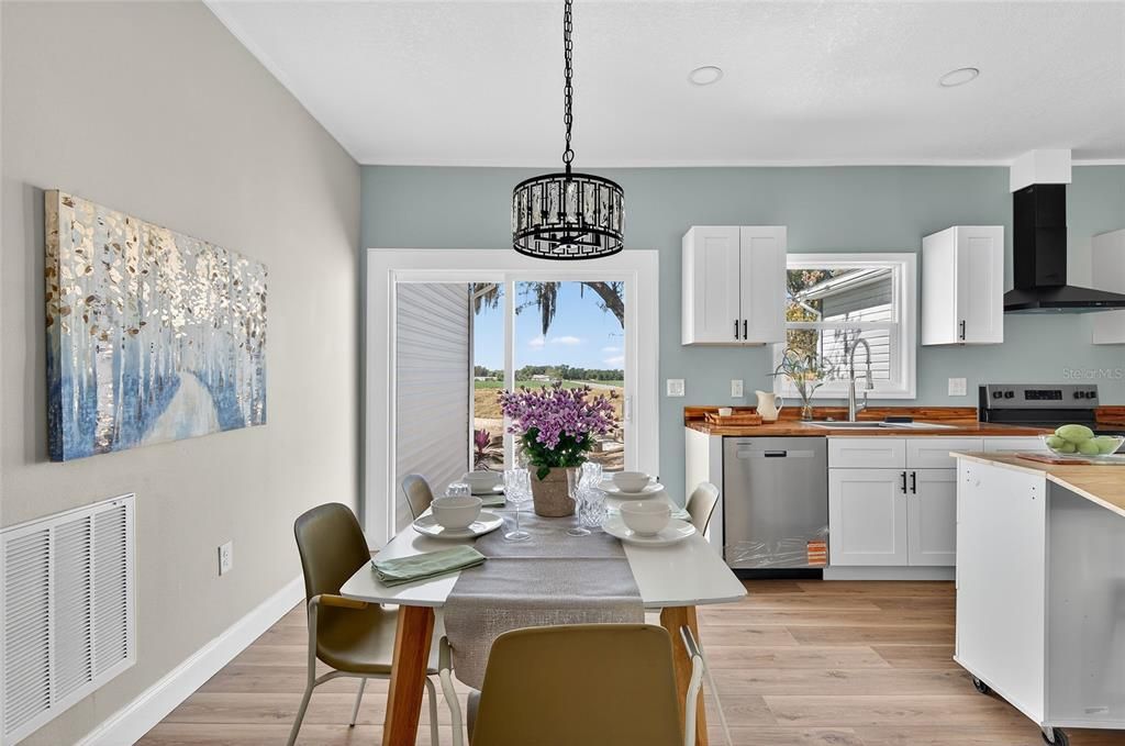 Activo con contrato: $348,888 (4 camas, 2 baños, 1584 Pies cuadrados)