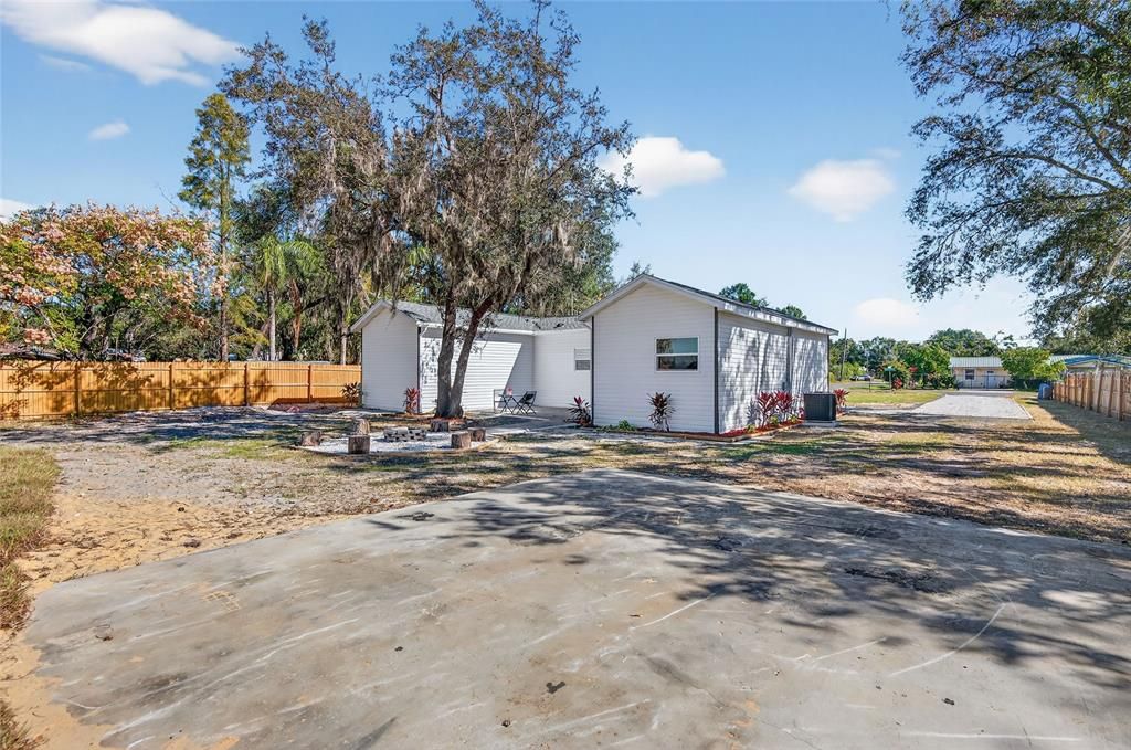 Activo con contrato: $348,888 (4 camas, 2 baños, 1584 Pies cuadrados)