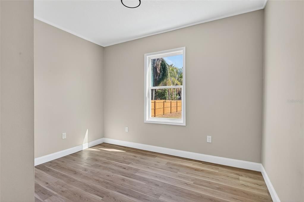 Activo con contrato: $348,888 (4 camas, 2 baños, 1584 Pies cuadrados)