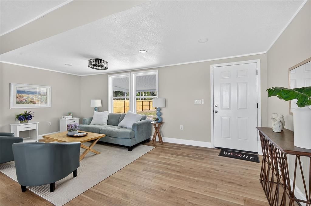 Activo con contrato: $348,888 (4 camas, 2 baños, 1584 Pies cuadrados)