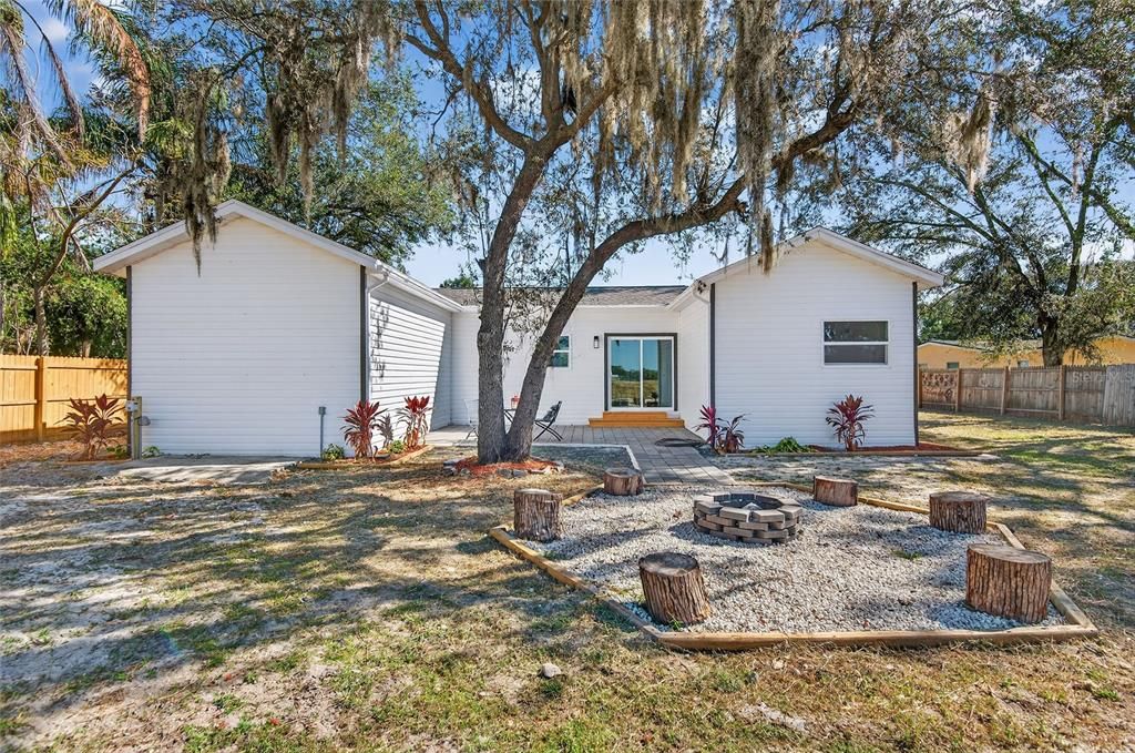 Activo con contrato: $348,888 (4 camas, 2 baños, 1584 Pies cuadrados)