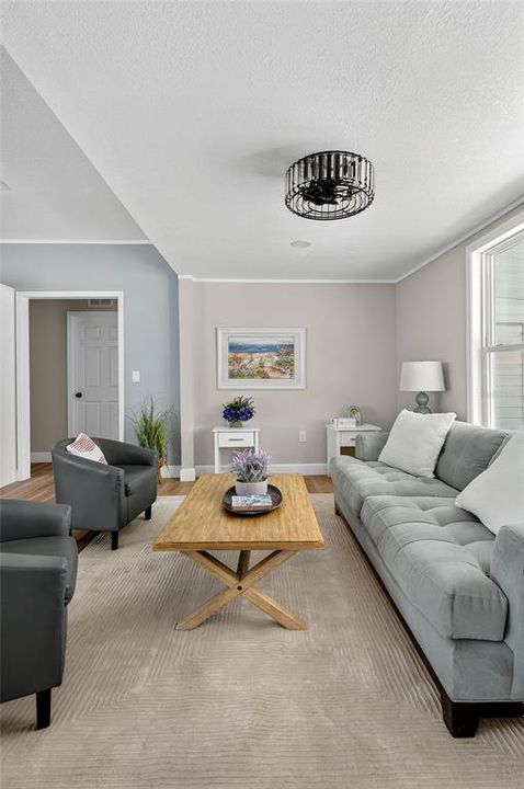 Activo con contrato: $348,888 (4 camas, 2 baños, 1584 Pies cuadrados)