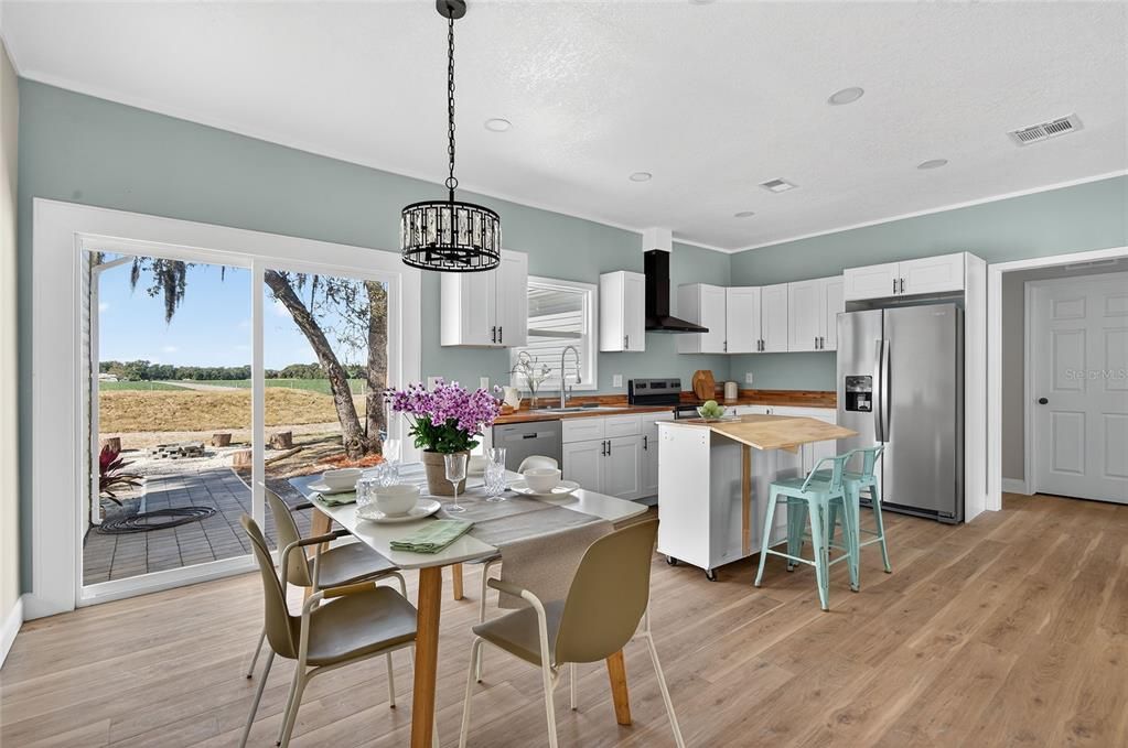 Activo con contrato: $348,888 (4 camas, 2 baños, 1584 Pies cuadrados)