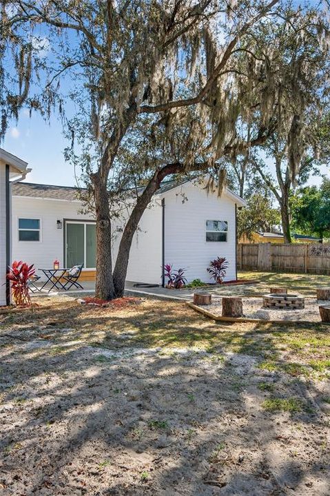 Activo con contrato: $348,888 (4 camas, 2 baños, 1584 Pies cuadrados)