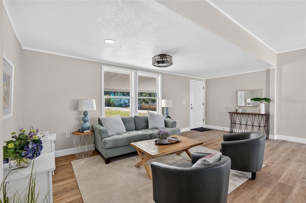 Activo con contrato: $348,888 (4 camas, 2 baños, 1584 Pies cuadrados)