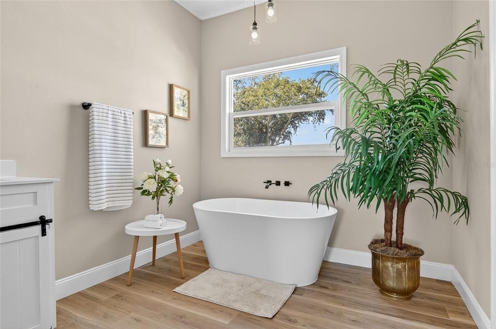 Activo con contrato: $348,888 (4 camas, 2 baños, 1584 Pies cuadrados)