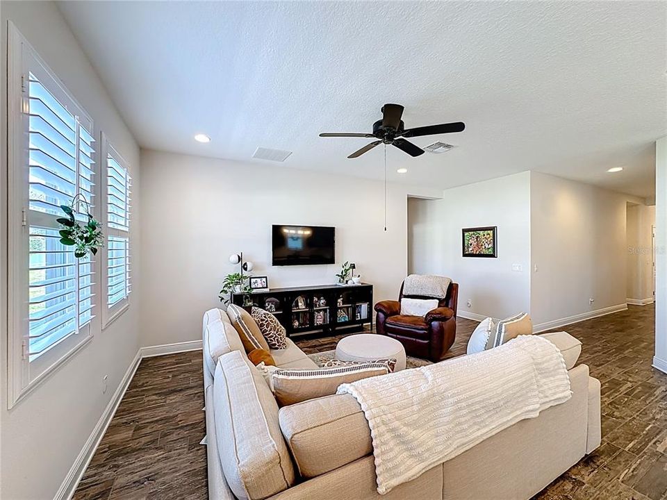 For Sale: $445,800 (4 beds, 2 baths, 1853 Square Feet)