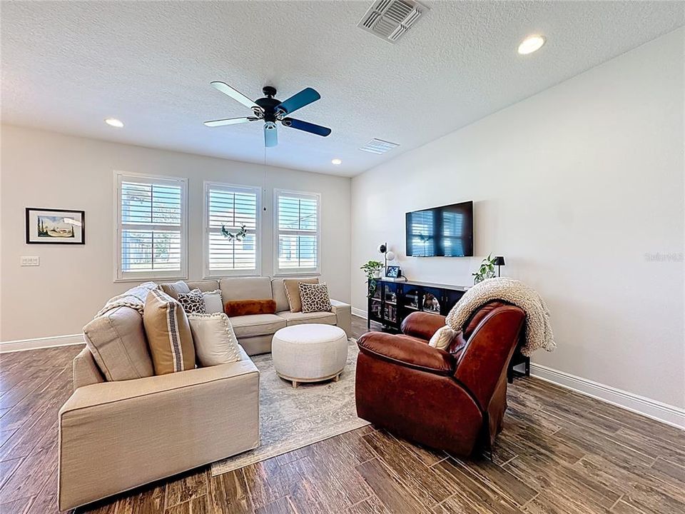 For Sale: $445,800 (4 beds, 2 baths, 1853 Square Feet)