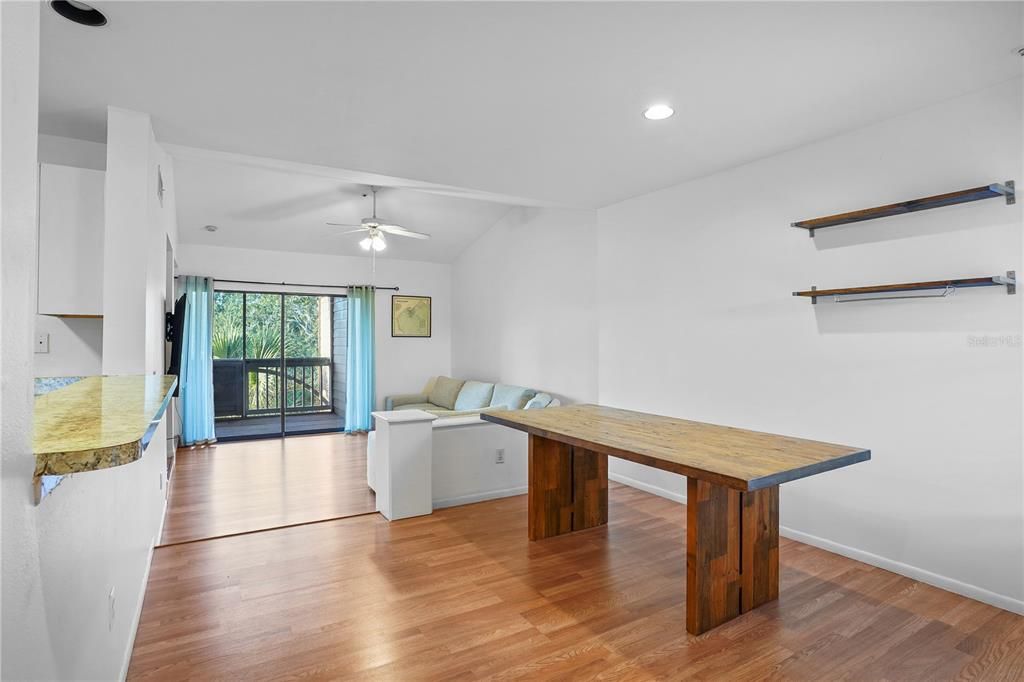 出租: $1,750 (2 贝兹, 2 浴室, 1110 平方英尺)