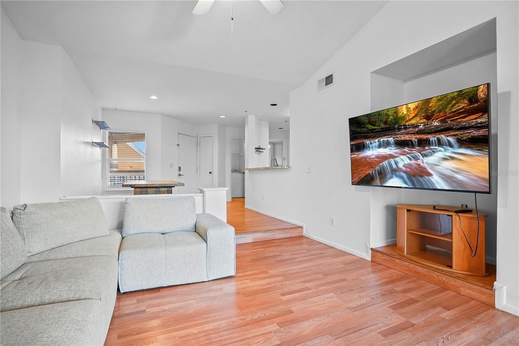 出租: $1,750 (2 贝兹, 2 浴室, 1110 平方英尺)