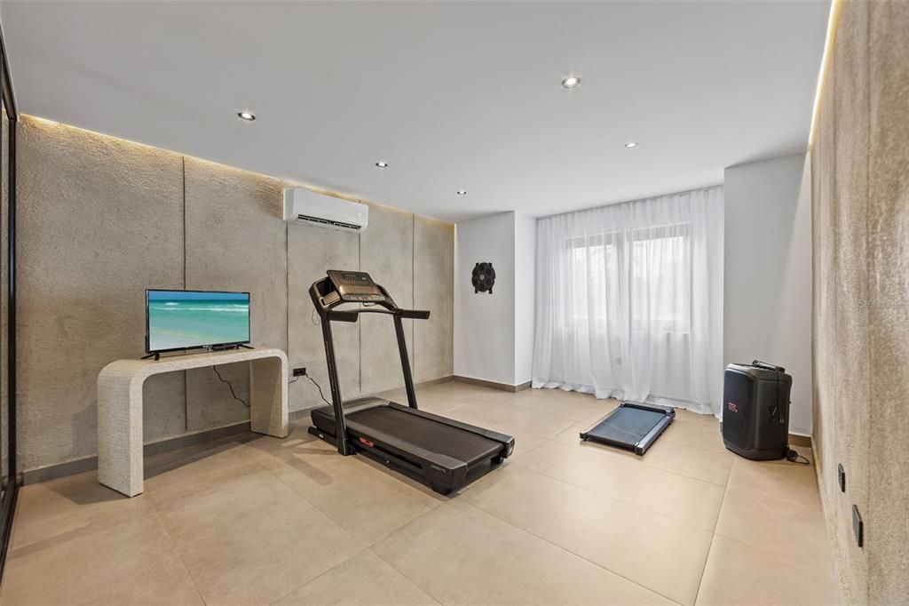 For Sale: $3,000,000 (5 beds, 5 baths, 4600 Square Feet)