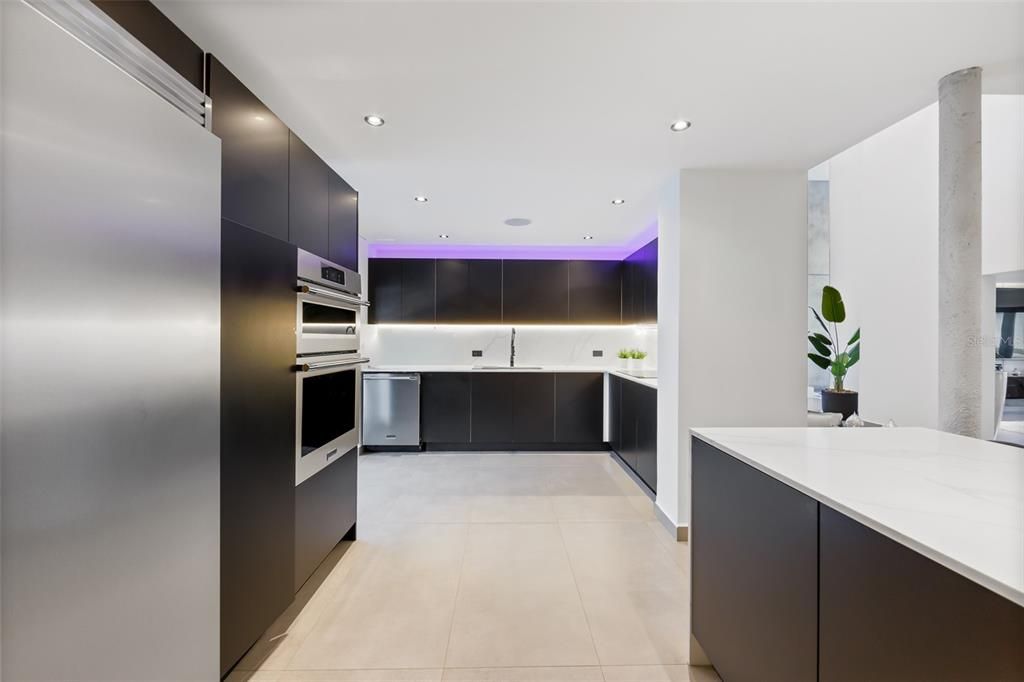 For Sale: $3,000,000 (5 beds, 5 baths, 4600 Square Feet)