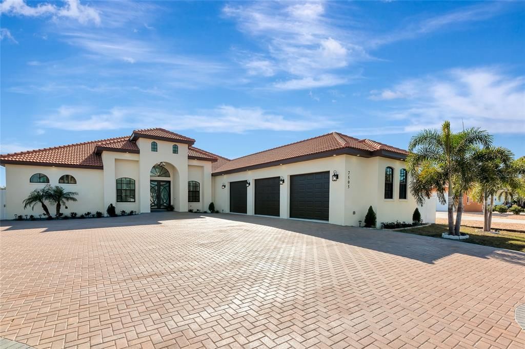 For Sale: $2,300,000 (4 beds, 4 baths, 3185 Square Feet)