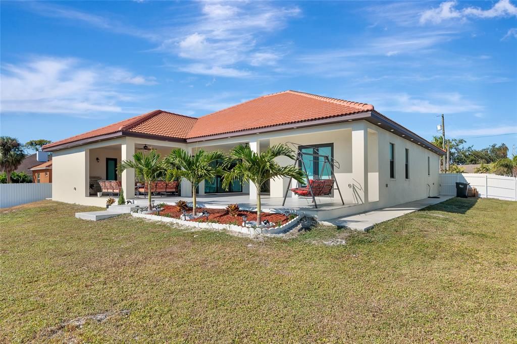 For Sale: $2,300,000 (4 beds, 4 baths, 3185 Square Feet)