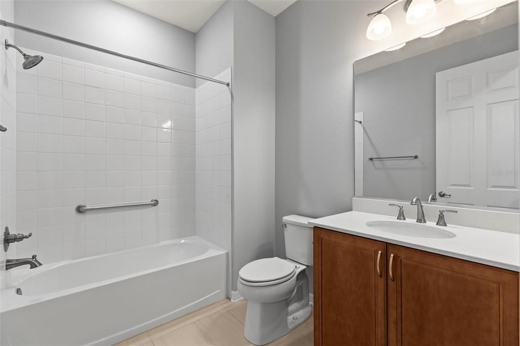 En Venta: $449,999 (3 camas, 3 baños, 2703 Pies cuadrados)