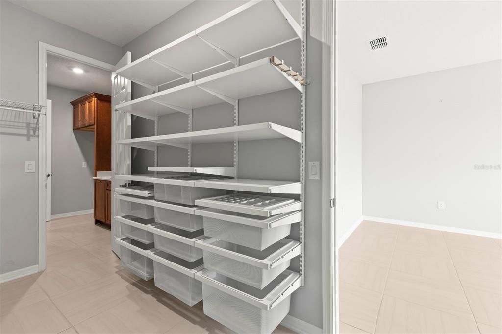 En Venta: $449,999 (3 camas, 3 baños, 2703 Pies cuadrados)