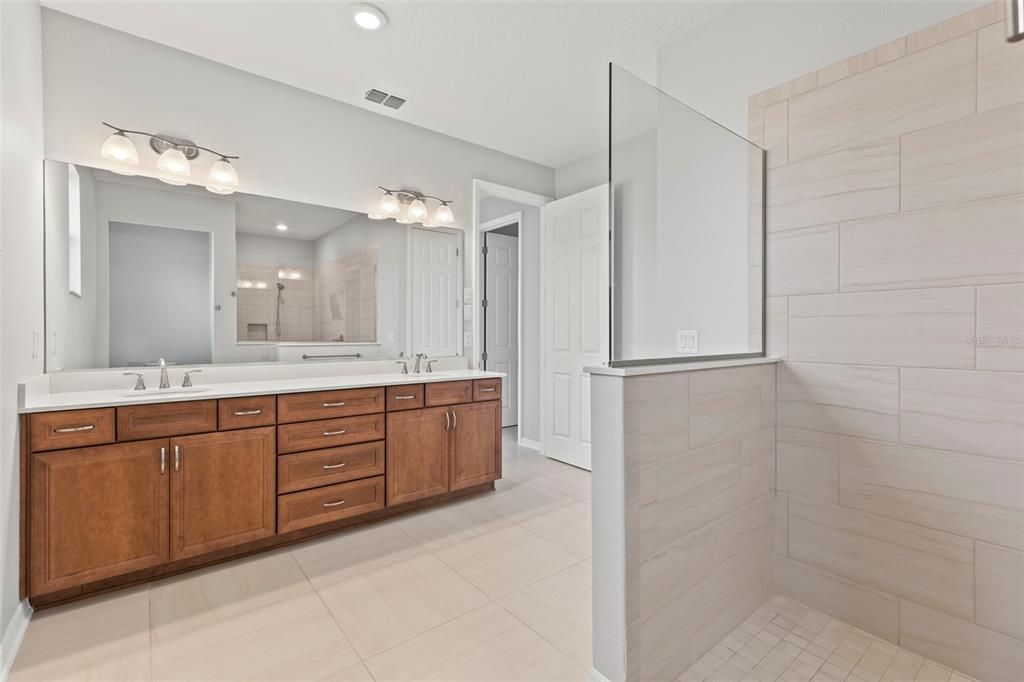 En Venta: $449,999 (3 camas, 3 baños, 2703 Pies cuadrados)