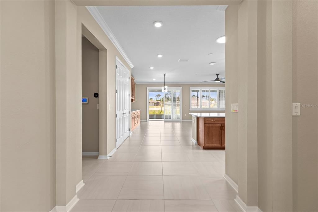 En Venta: $449,999 (3 camas, 3 baños, 2703 Pies cuadrados)