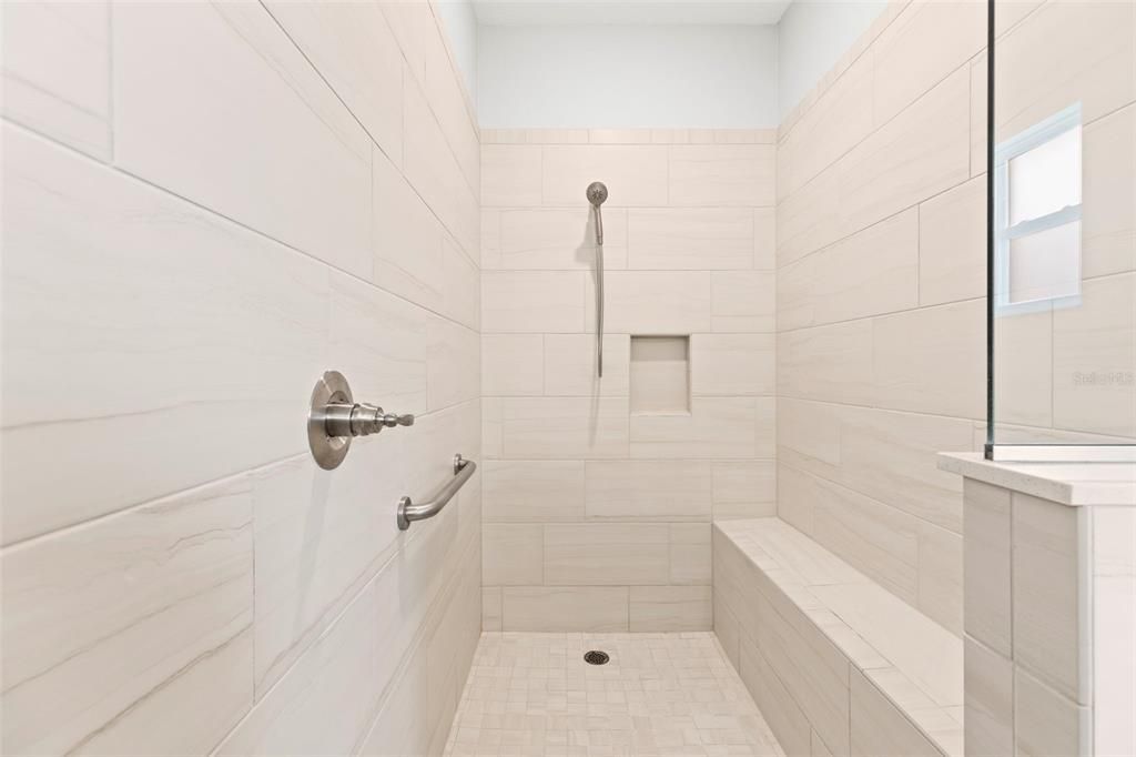 En Venta: $449,999 (3 camas, 3 baños, 2703 Pies cuadrados)