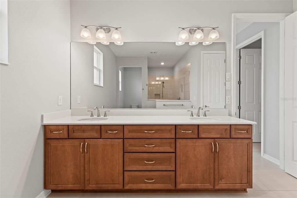 En Venta: $449,999 (3 camas, 3 baños, 2703 Pies cuadrados)