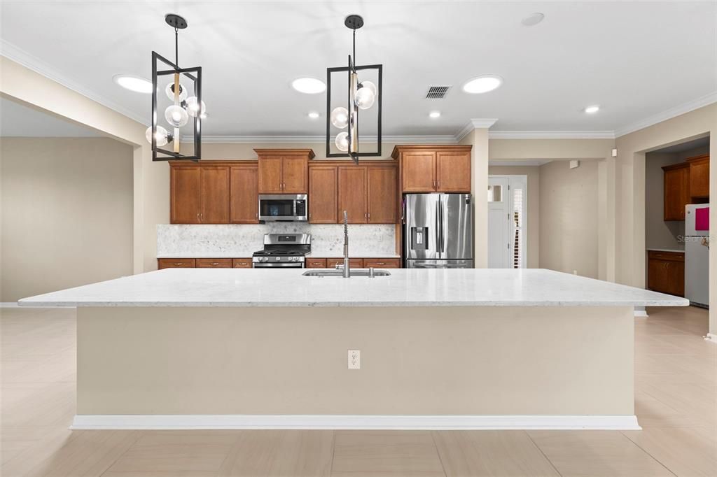 En Venta: $449,999 (3 camas, 3 baños, 2703 Pies cuadrados)