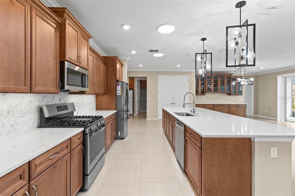 En Venta: $449,999 (3 camas, 3 baños, 2703 Pies cuadrados)